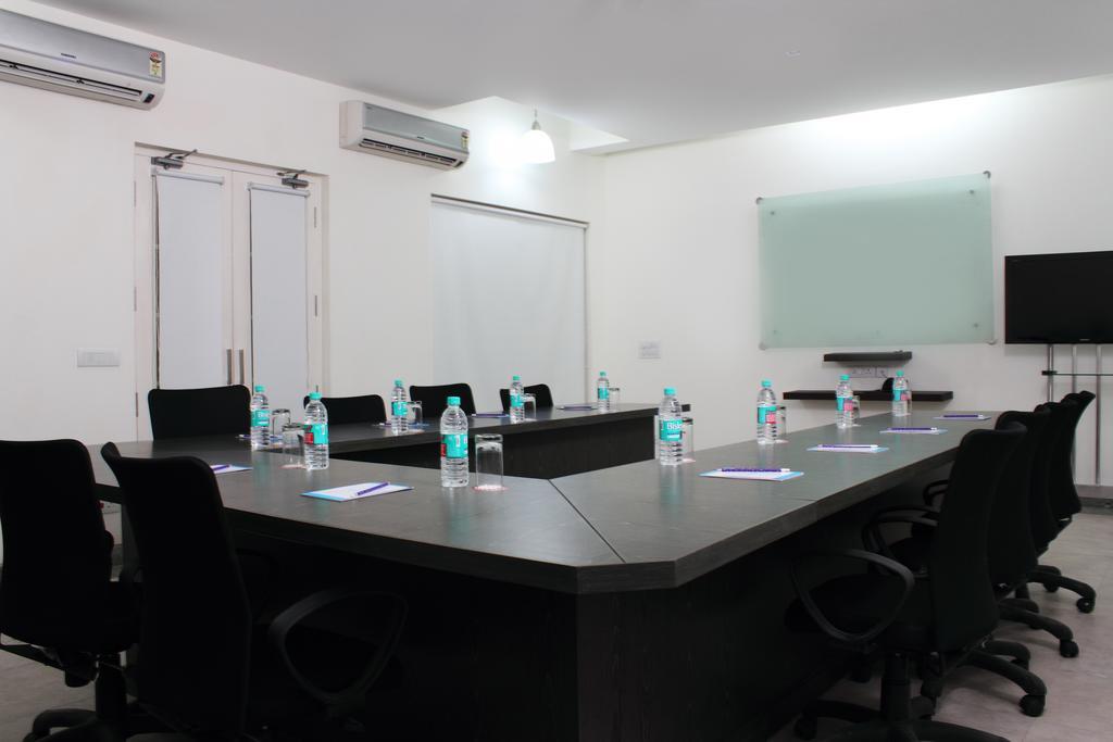 Stately Suites Mg Road Γκουργκάον Εξωτερικό φωτογραφία