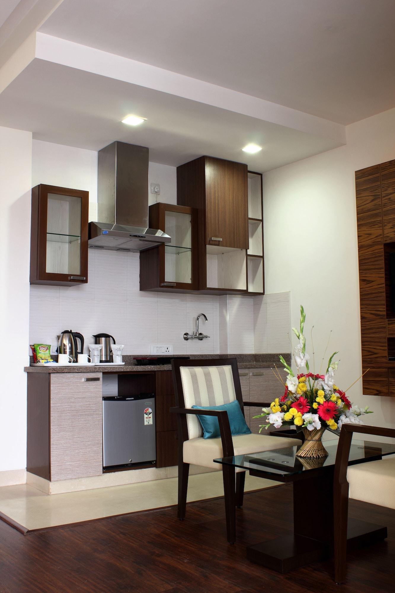 Stately Suites Mg Road Γκουργκάον Εξωτερικό φωτογραφία