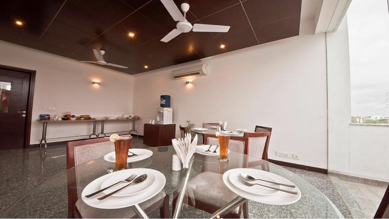 Stately Suites Mg Road Γκουργκάον Εξωτερικό φωτογραφία