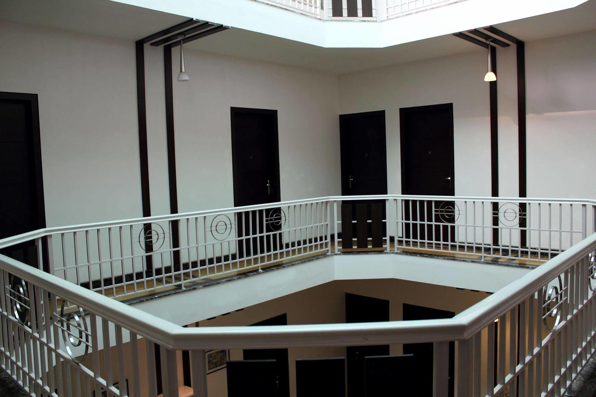 Stately Suites Mg Road Γκουργκάον Εξωτερικό φωτογραφία
