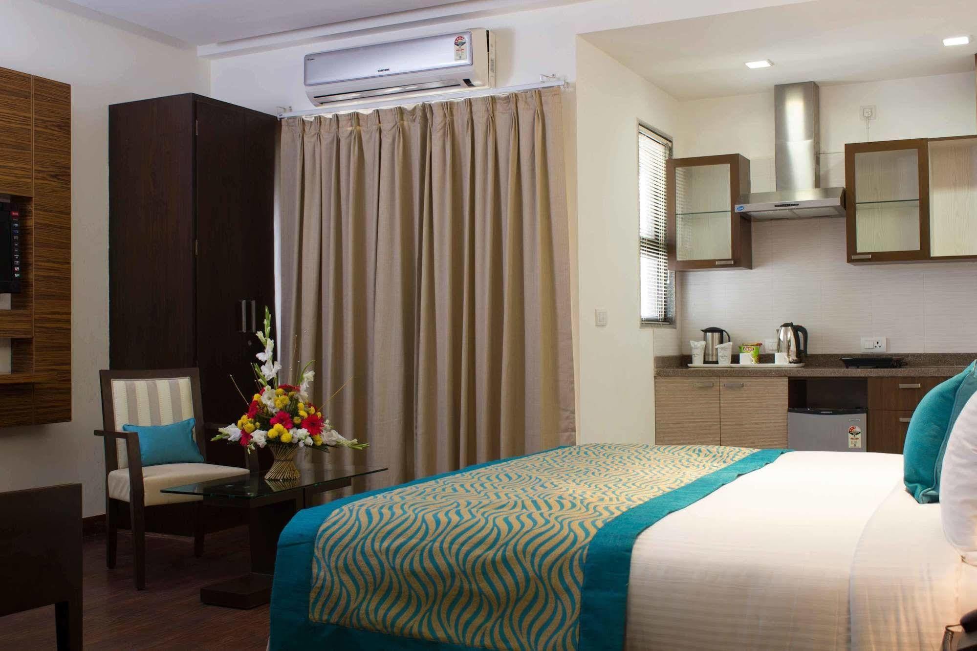 Stately Suites Mg Road Γκουργκάον Εξωτερικό φωτογραφία