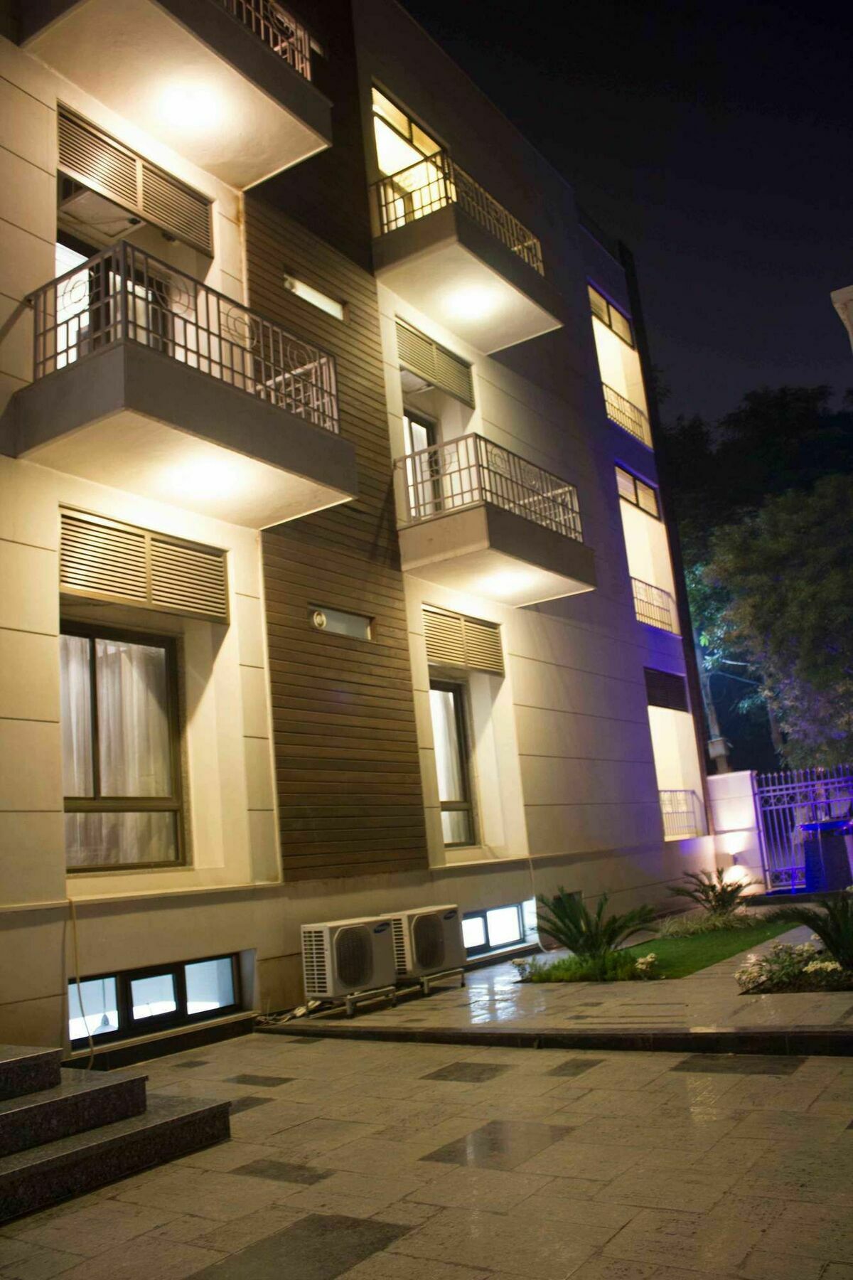 Stately Suites Mg Road Γκουργκάον Εξωτερικό φωτογραφία